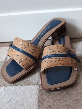 Liz Claiborne Tan and Navy Embossed Leather Slide Mules